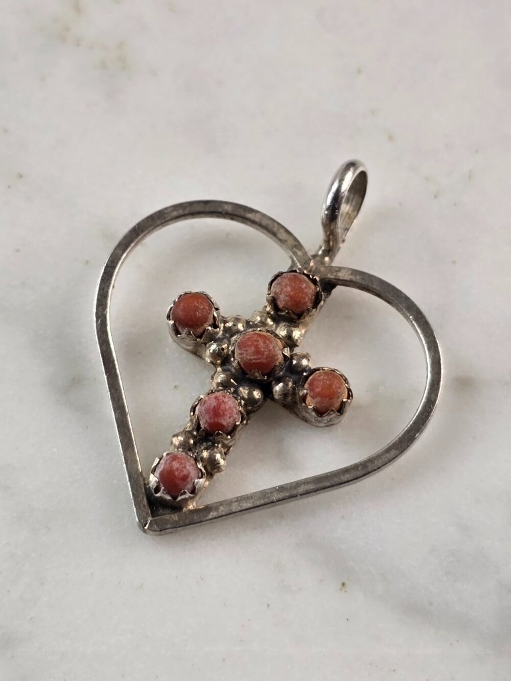 Womens Vintage Sterling Silver Southwestern Cross Heart Coral Pendant 2.1g E687